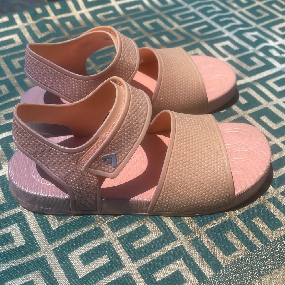 FitFlop size 12 iridescent pink toddler girl rubber sandals - Picture 3 of 6